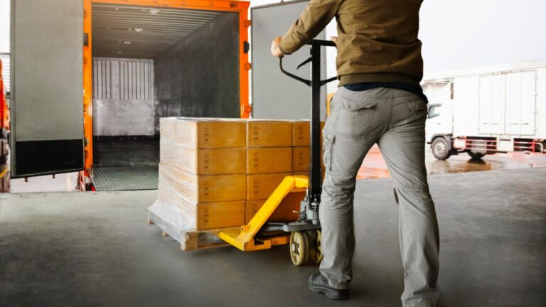 Como a Montebel garante segurança nas cargas e descargas - Montebel Transportes