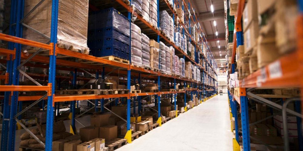 Como organizar seu estoque usando armazenagem profissional - Montebel Transportes